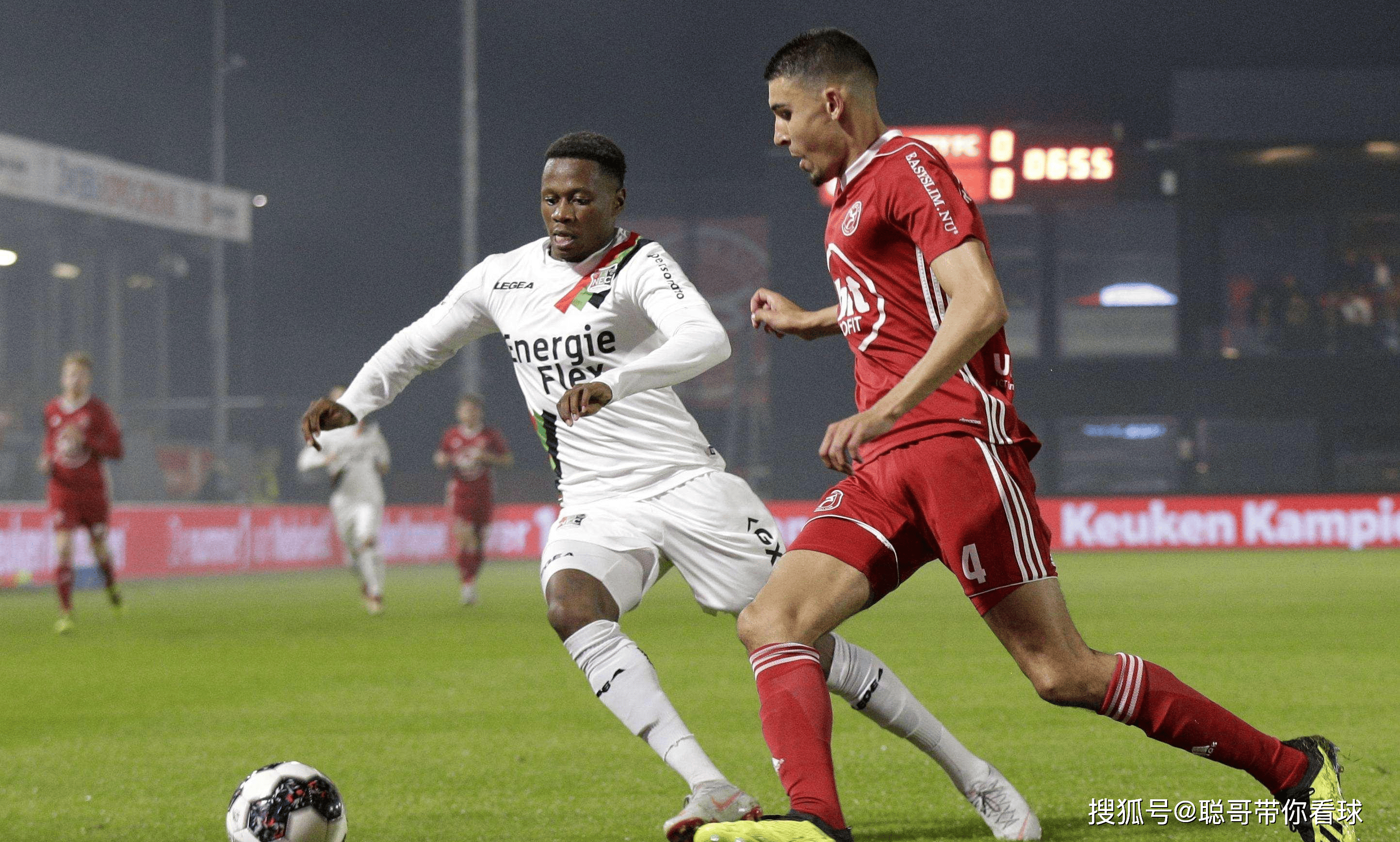 开云APP-里昂主场战胜对手,取得关键胜利的球员